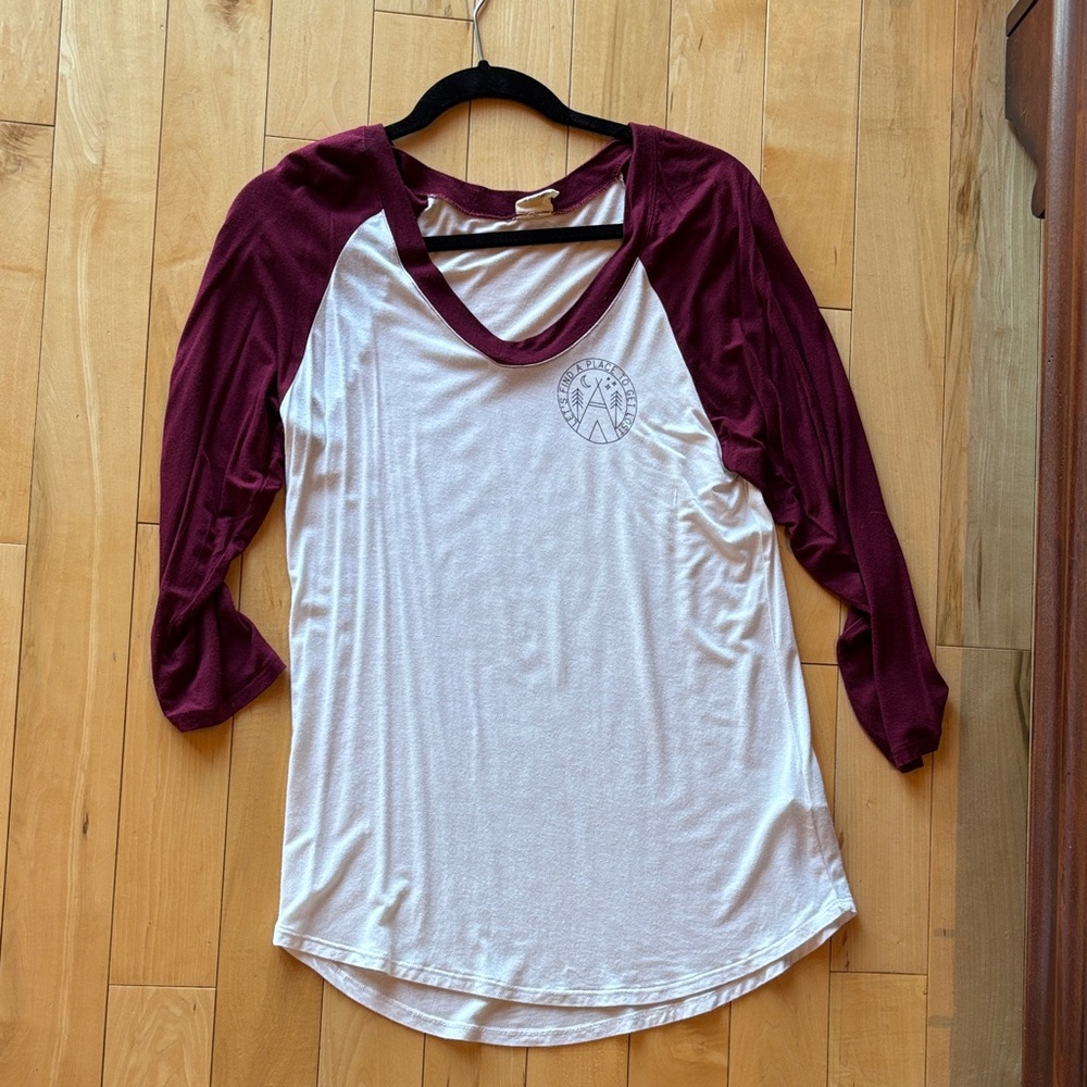Traveler’s Burgundy and White Top